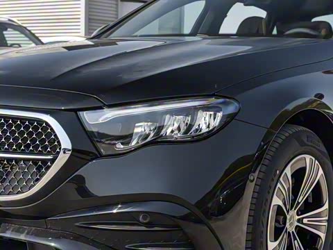 2025�� �Ŀ� E 260 L �˶���