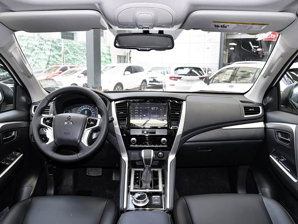 Mitsubishi Pajero Sport III, Внедорожник 5 дв.: фото поколения