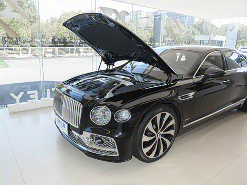 2024�� 4.0T V8 Mulliner