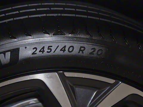 2025�� 75kWh Touring