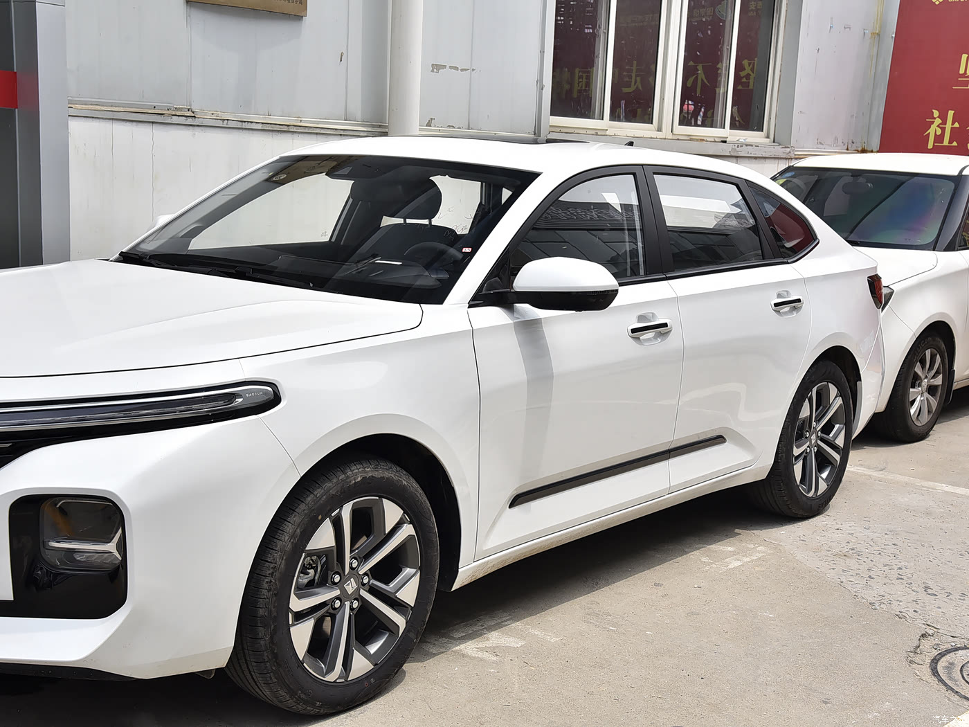 汽车之家>汽车图片>宝骏>宝骏rc-5>2020款1.