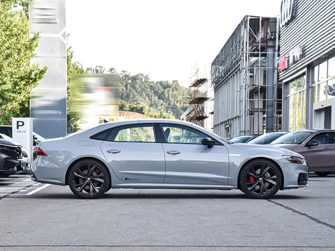 2025�� 45 TFSI quattro RS �׼����ٰ�