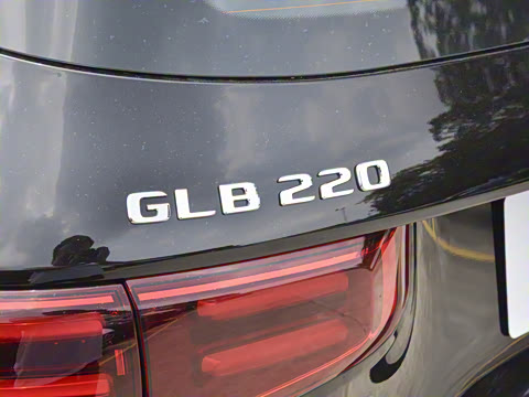 2025 GLB 220 ʱ