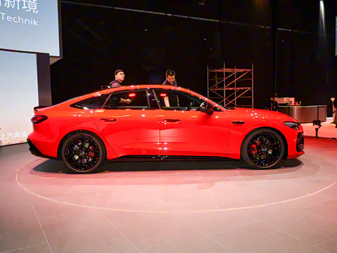 2026�� TFSI quattro 150kW �׷�������