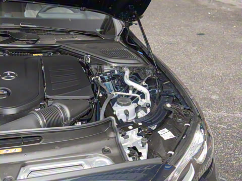 2025�� �Ŀ� E 300 L ������