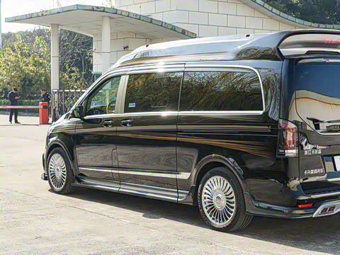 2025�� V 300 L ������˹ �˶���