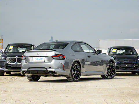 2025�� M240i xDrive