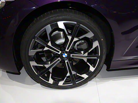 2025�� 330i 50����������