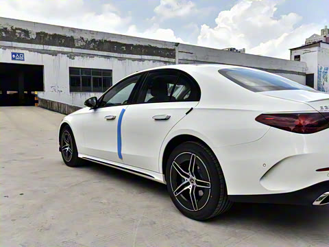 2025�� �Ŀ� E 260 �˶���