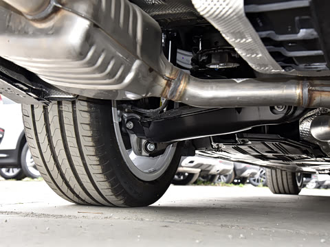 2022�� �Ŀ�� E 300 L �˶�������