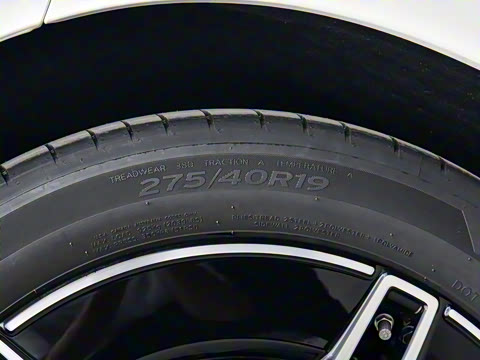 2025�� �Ŀ� E 260 �˶���