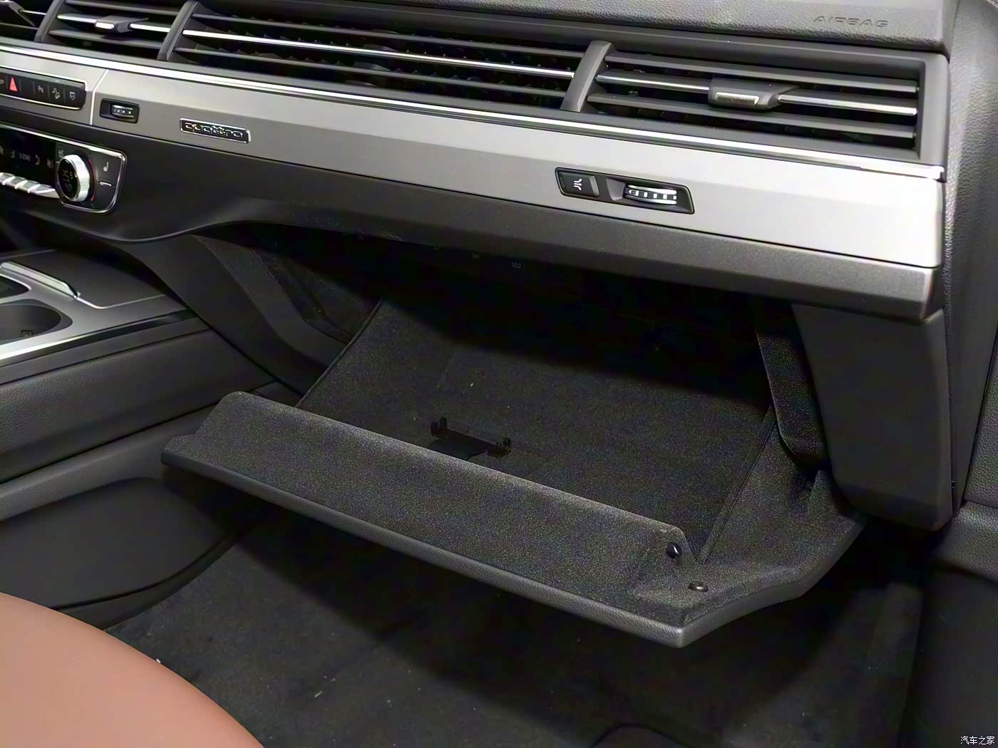 中控(49张)座椅(53张)展开全部外观颜色:内饰颜色:黑色/牛轧糖棕(102