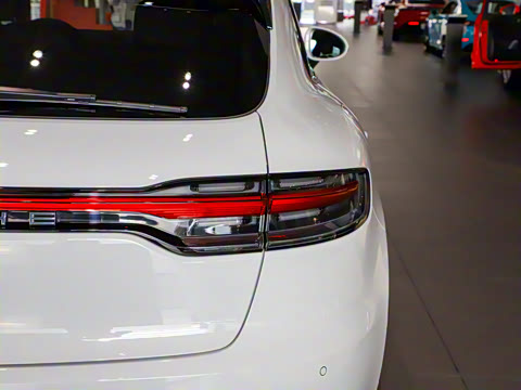 2020�� Macan 2.0T