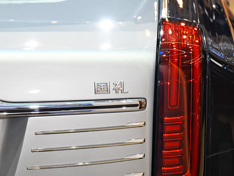 2025�� 4.0T V8 ��ͤ���϶��ư�