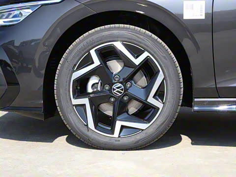 2025�� 300TSI R-Line