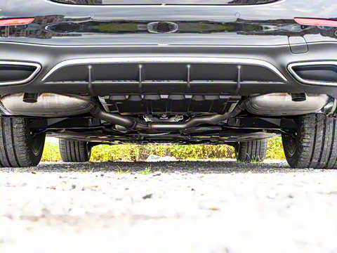 2025�� �Ŀ� E 300 L ����˶���