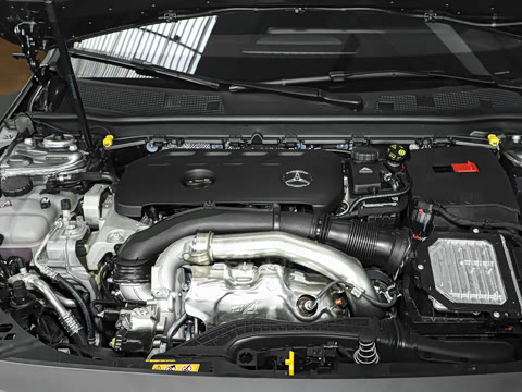 2025�� CLA 260 4MATIC