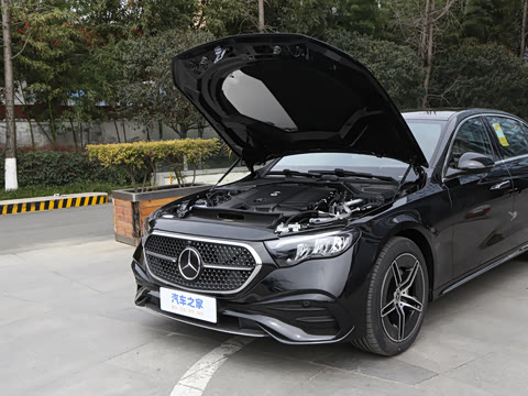 2025�� �Ŀ� E 300 L �����˶���