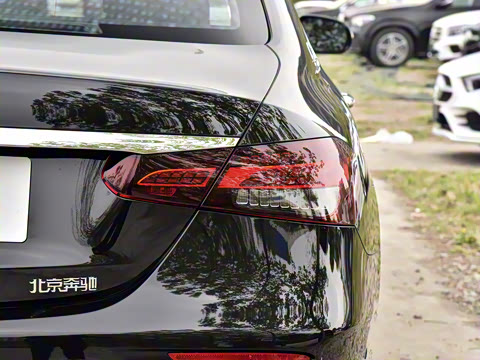 2022�� �Ŀ�� E 300 L �˶�������