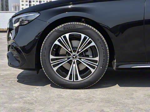 2025�� �Ŀ� E 260 L �˶���