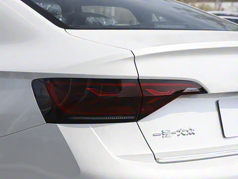 2025�� �Ŀ� 300TSI DSG׿Խ��