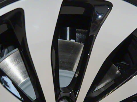 2024�� 4.0T V8 Mulliner