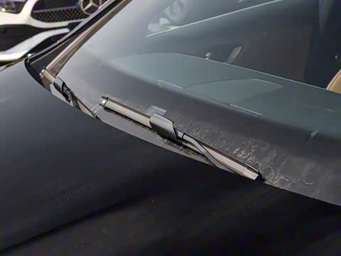 2025�� �Ŀ� E 260 L �˶���