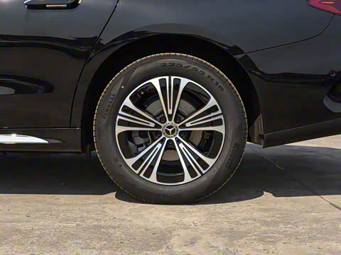 2025�� �Ŀ� E 260 L �˶���