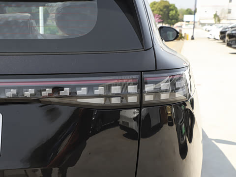 2025�� 636Max���Ȱ� 5��