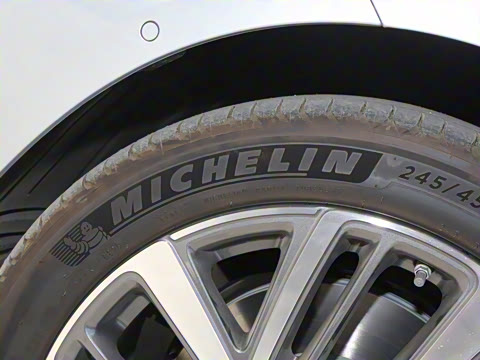 2025�� �Ŀ� E 300 L ʱ����