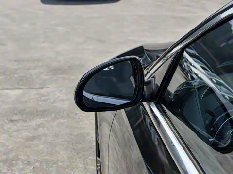 2025�� �Ŀ� E 260 L �˶���