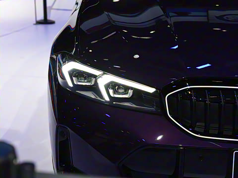 2025�� 330i 50����������