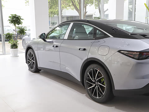 2025�� 560MAX 185kW