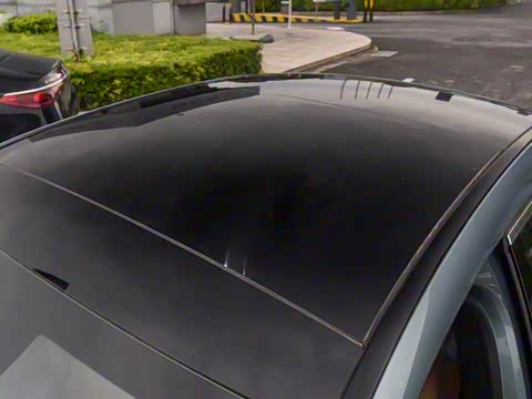 2025�� �Ŀ� E 300 L ʱ���˶���