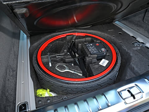 2024�� 4.0T V8 707