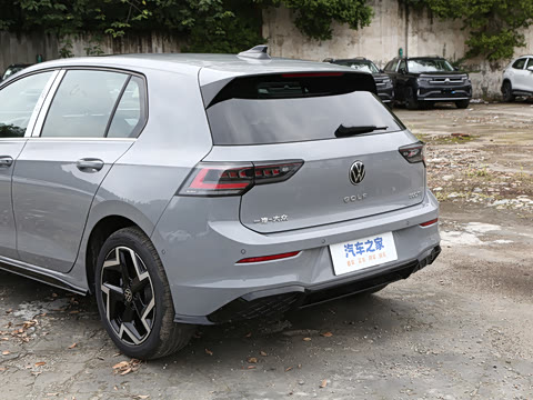 2025�� �Ŀ�� 300TSI R-Line