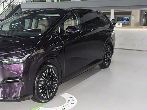 2025�� 650������ Max