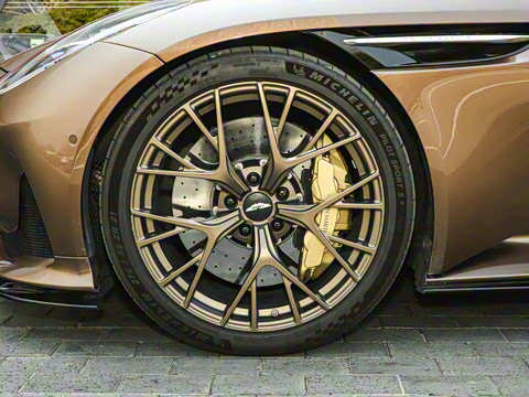 2025�� 4.0T V8 Volante