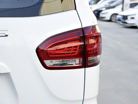 2025�� 2.0L �ֶ��м����а� CNG 7��