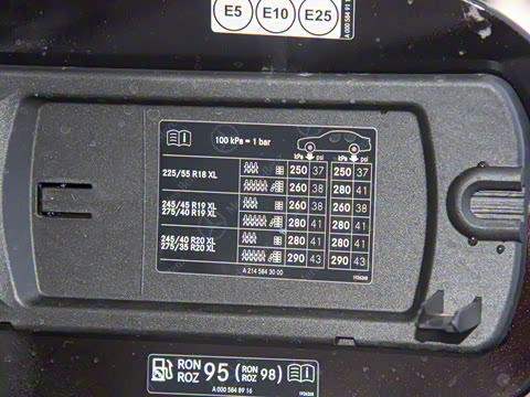 2025�� �Ŀ� E 300 L ������