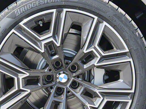 2025�� 530Li ������ M�˶���װ