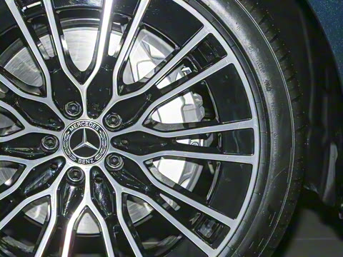 2025�� E 300 L �����