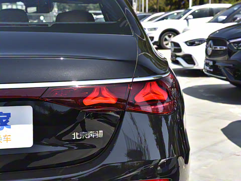 2025�� �Ŀ� E 300 L �����