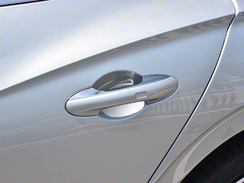 2026�� 4.0T V8 Mulliner