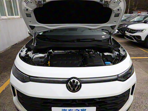 2025�� ̽��L 330TSI ������Ӣ