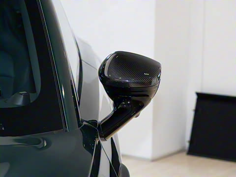 2025�� 4.0T V8 707