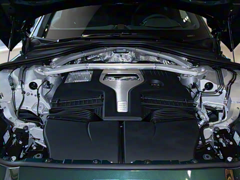 2025�� 4.0T V8 707