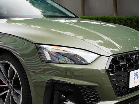 2025�� Sportback ��ذ� 40 TFSI quattro ����������