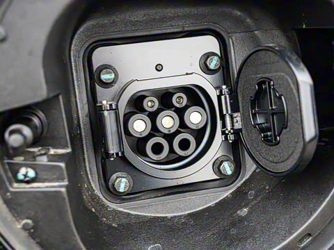 2025�� EV �Ǽݰ� 605km �콢��