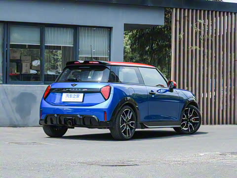 2025�� JOHN COOPER WORKS